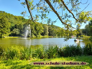 Weiher Saarbrücken im Deutsch-Französischen Garten. Seen im Saarland