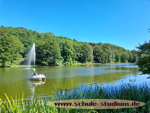 Weiher Saarbrücken im Deutsch-Französischen Garten. Seen im Saarland