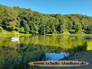 Weiher Saarbrücken im Deutsch-Französischen Garten. Seen im Saarland