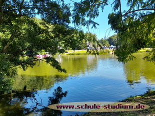 Weiher Saarbrücken im Deutsch-Französischen Garten. Seen im Saarland