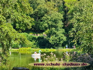 Weiher Saarbrücken im Deutsch-Französischen Garten. Seen im Saarland