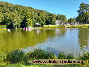 Weiher Saarbrücken im Deutsch-Französischen Garten. Seen im Saarland