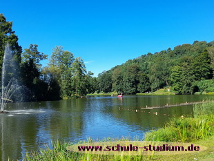 Weiher Saarbrücken im Deutsch-Französischen Garten. Seen im Saarland