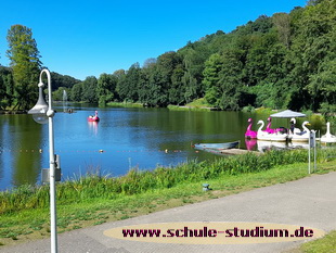 Weiher Saarbrücken im Deutsch-Französischen Garten. Seen im Saarland