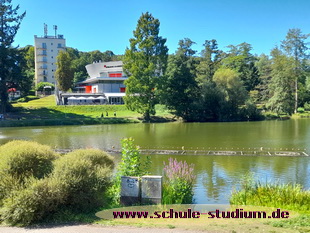 Weiher Saarbrücken im Deutsch-Französischen Garten. Seen im Saarland