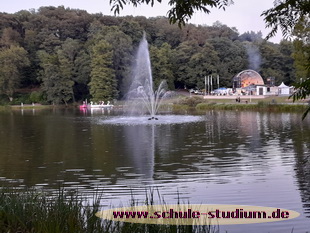 Weiher Saarbrücken im Deutsch-Französischen Garten. Seen im Saarland