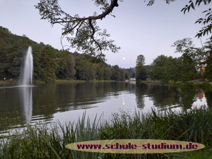 Weiher Saarbrücken im Deutsch-Französischen Garten. Seen im Saarland