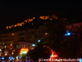 Hafenbereich von Alanya bei Nacht