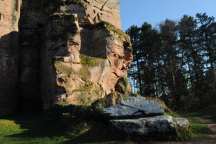 Die Burg Neudahn(Südwestpfalz)